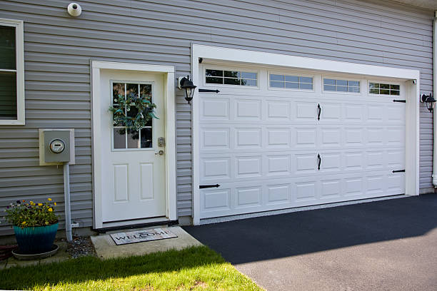 24/7 Emergency Garage Door Panel Replacement experts in Cresson, TX